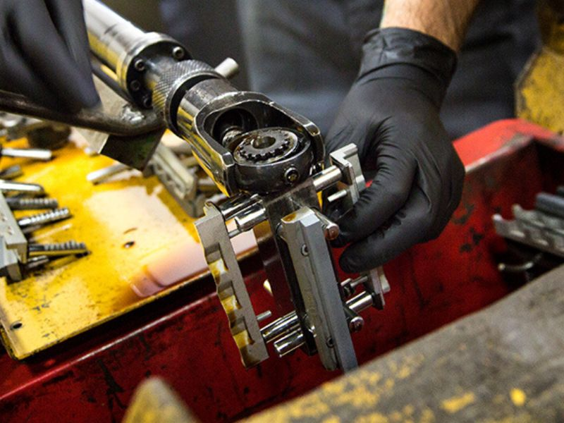 Comprendre la technologie et l'application de la synchronisation hydraulique des cylindres