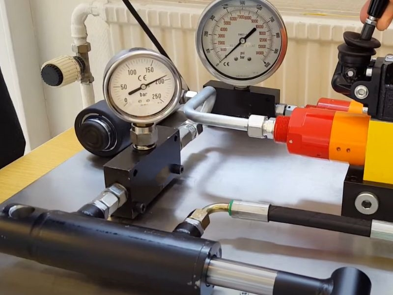 Instructions de fonctionnement de stockage hydraulique des cylindres